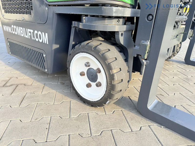 Combilift Combilift C2500CB / TRIPLEX / 5500MM / FREE LIFT / DIESEL / ONLY 3768 MTH / FORK POSITIONER / SIDE SHIFT / NEW TYRES / LIKE NEW - Carretilla de 4 vías: foto 5 Combilift Combilift C2500CB / TRIPLEX / 5500MM / FREE LIFT / DIESEL / ONLY 3768 MTH / FORK POSITIONER / SIDE SHIFT / NEW TYRES / LIKE NEW - Carretilla de 4 vías: foto 5