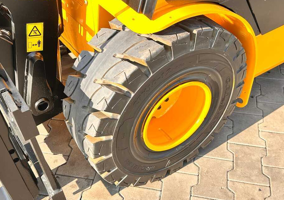 JCB TLT30G / GAS / 4100MM / FULL CABIN / FORK POSITIONER / LIKE NEW - Manipulador telescópico: foto 5 JCB TLT30G / GAS / 4100MM / FULL CABIN / FORK POSITIONER / LIKE NEW - Manipulador telescópico: foto 5