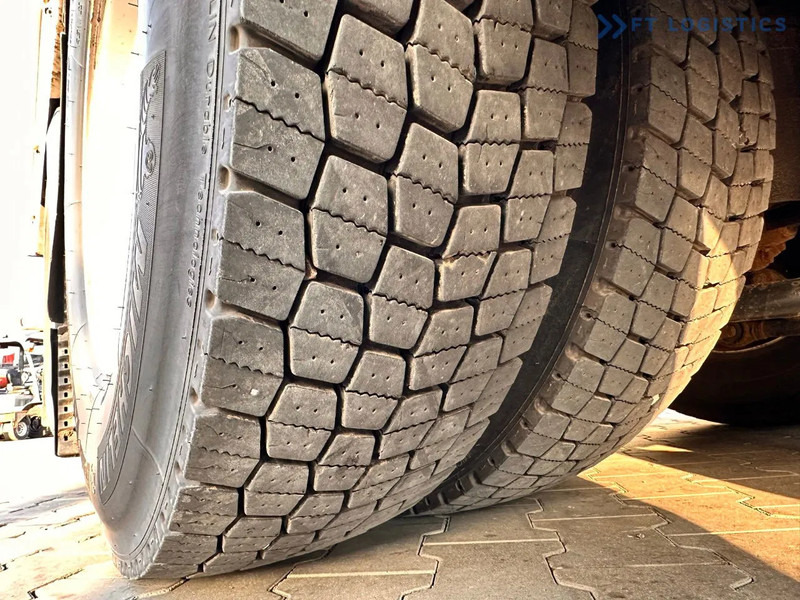 Camión grúa MAN TGX 26.480 Ciężarówka burtowa MAN TGX 26.480 6X2 / PALFINGER PK9002-EH B Crane / 80% Michelin: foto 15 Camión grúa MAN TGX 26.480 Ciężarówka burtowa MAN TGX 26.480 6X2 / PALFINGER PK9002-EH B Crane / 80% Michelin: foto 15