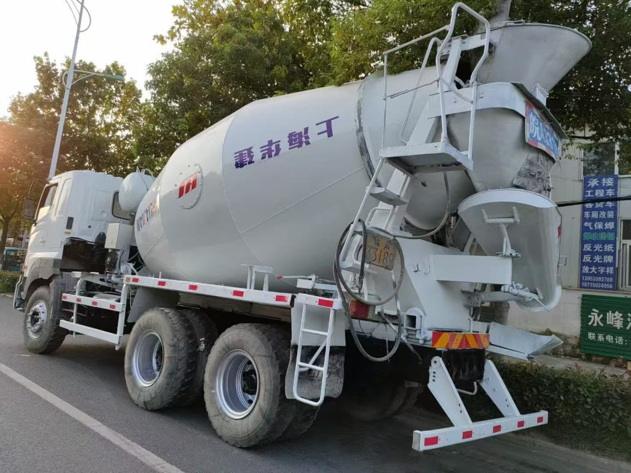 HINO 700 - Camión cisterna: foto 5 HINO 700 - Camión cisterna: foto 5