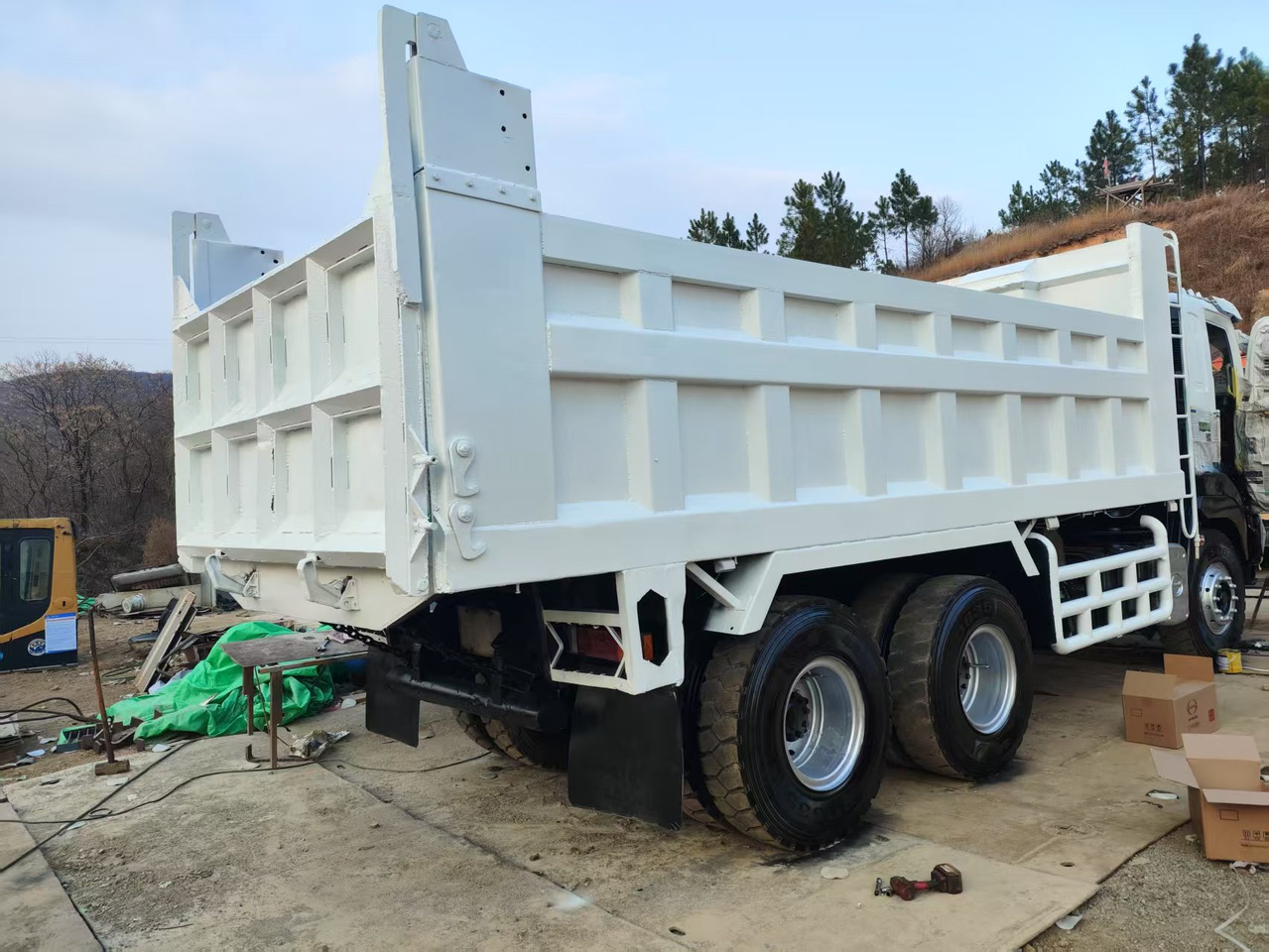 HINO HINO 700 - Camión volquete: foto 2 HINO HINO 700 - Camión volquete: foto 2