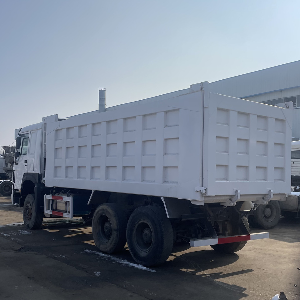 HOWO 6*4 DUMP TRUCK - Camión volquete: foto 4 HOWO 6*4 DUMP TRUCK - Camión volquete: foto 4