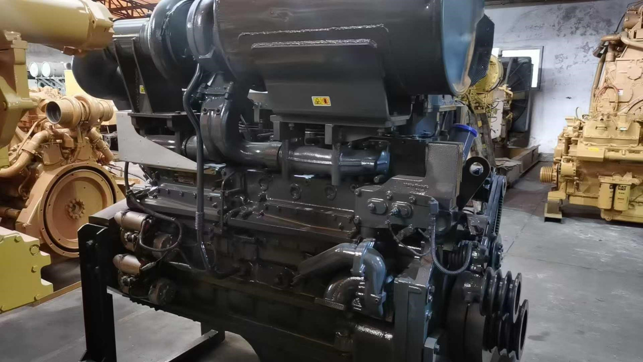 KOMATSU 6D170E - Motor para Excavadora: foto 2 KOMATSU 6D170E - Motor para Excavadora: foto 2