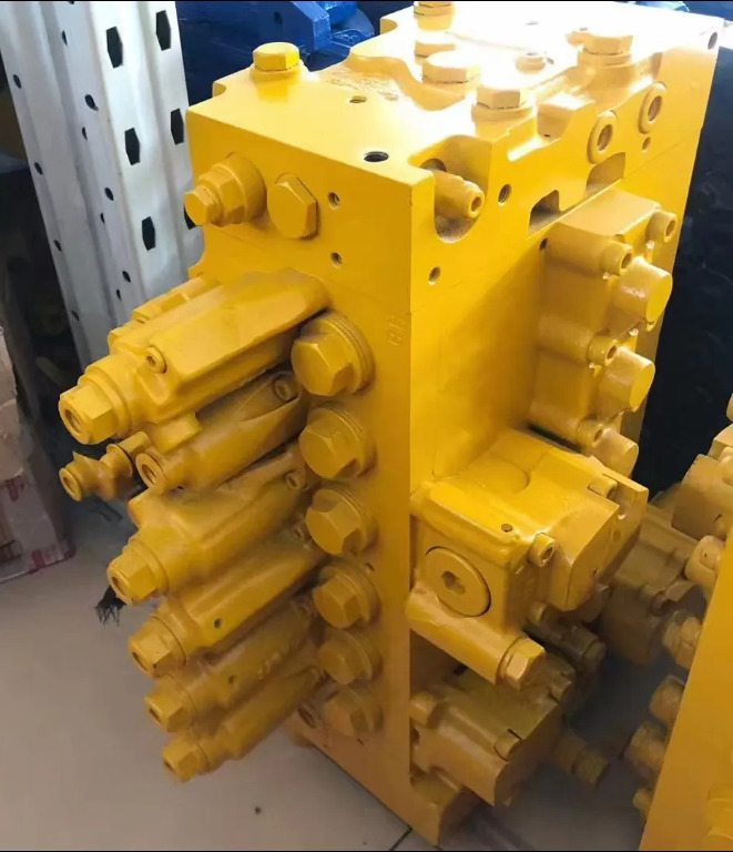 KOMATSU - Válvula para Excavadora: foto 1 KOMATSU - Válvula para Excavadora: foto 1