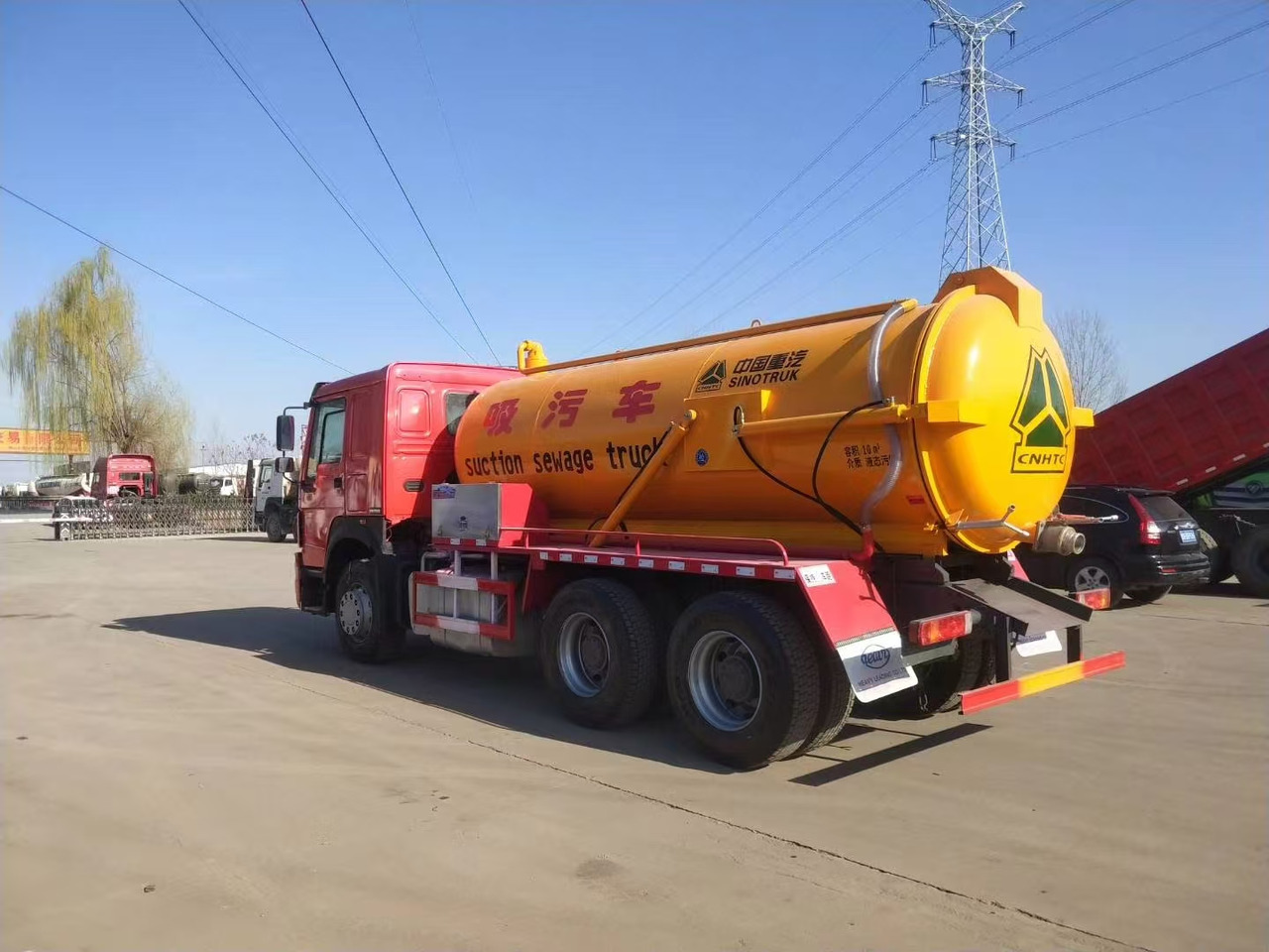 SINOTRUK SINOTRUK 336 suction sewage truck - Camión portacontenedore/ Intercambiable: foto 4 SINOTRUK SINOTRUK 336 suction sewage truck - Camión portacontenedore/ Intercambiable: foto 4