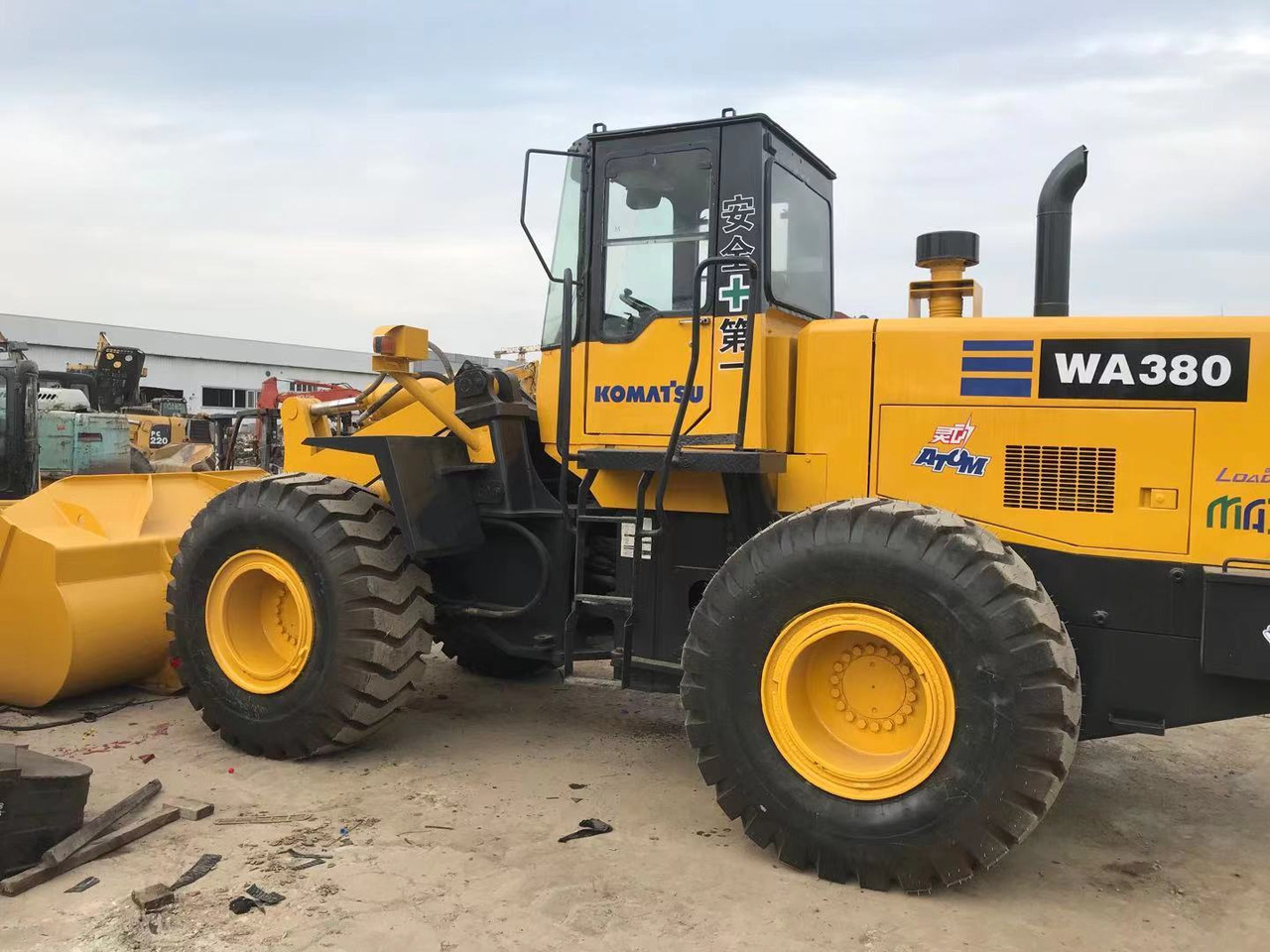 BACKHOE LOADER Certified Pre-Owned Komatsu WA380-3 | Heavy-Duty Loader for Mining/ Construction - Price Negotiable! - Cargadora de ruedas: foto 1 BACKHOE LOADER Certified Pre-Owned Komatsu WA380-3 | Heavy-Duty Loader for Mining/ Construction - Price Negotiable! - Cargadora de ruedas: foto 1