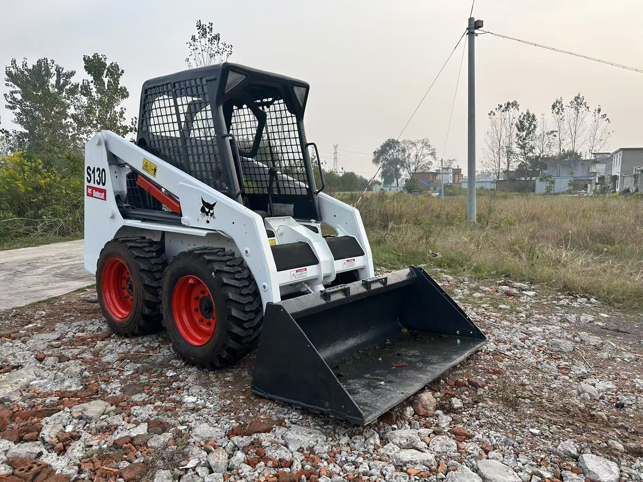 BOBCAT used skidsteer Bobcat S130 - Minicargadora: foto 3 BOBCAT used skidsteer Bobcat S130 - Minicargadora: foto 3