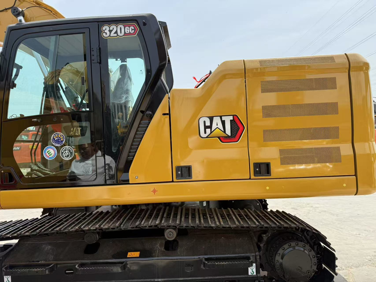CATERPILLAR 320GC - Excavadora de cadenas: foto 1 CATERPILLAR 320GC - Excavadora de cadenas: foto 1