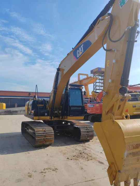 Durable Second Hand Machine Original Used Caterpillar Excavator CAT 330D2 USED 329D2 320D2 325D 315D Excavator - Excavadora de cadenas: foto 2 Durable Second Hand Machine Original Used Caterpillar Excavator CAT 330D2 USED 329D2 320D2 325D 315D Excavator - Excavadora de cadenas: foto 2