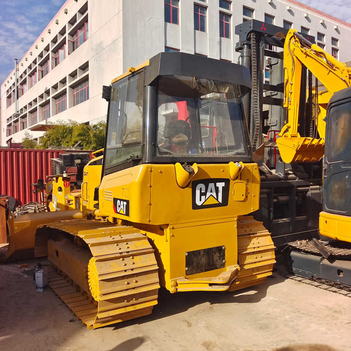 Good Condition D3K Bulldozer Used Crawler Bulldozer with Parts Price Bulldozers - Bulldozer: foto 4 Good Condition D3K Bulldozer Used Crawler Bulldozer with Parts Price Bulldozers - Bulldozer: foto 4