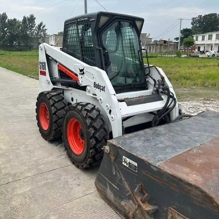 USED BOBCAT S160 Skid-steer Loader Bobcat S160 Carry Sweeper with Very Good Performance Is for Sale at a Low Price. - Minicargadora: foto 1 USED BOBCAT S160 Skid-steer Loader Bobcat S160 Carry Sweeper with Very Good Performance Is for Sale at a Low Price. - Minicargadora: foto 1