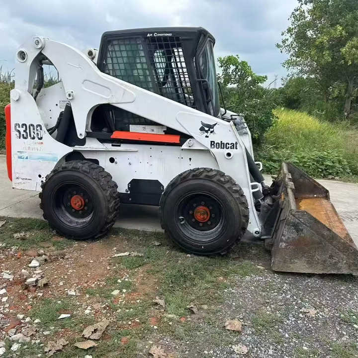USED BOBCAT S300 Skid-steer Loader with Very Good Performance Is for Sale at a Low Price. S160/s185/s220/330 in Stock - Minicargadora: foto 1 USED BOBCAT S300 Skid-steer Loader with Very Good Performance Is for Sale at a Low Price. S160/s185/s220/330 in Stock - Minicargadora: foto 1