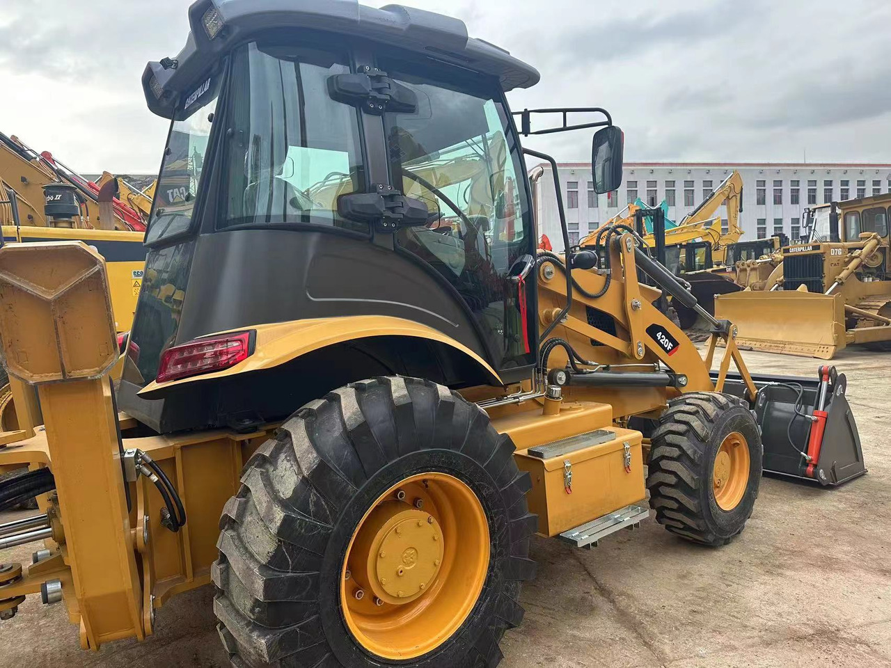 Used Backhoe High Quality CAT 420F - Retroexcavadora: foto 4 Used Backhoe High Quality CAT 420F - Retroexcavadora: foto 4