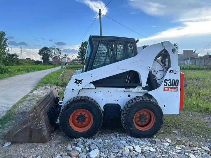 Used Bob Cat Bob Cat S300 Used Mini Skid Steer Wheel Loader Multifunctional Track Loaders Bobcat S300 - Cargadora de ruedas: foto 4 Used Bob Cat Bob Cat S300 Used Mini Skid Steer Wheel Loader Multifunctional Track Loaders Bobcat S300 - Cargadora de ruedas: foto 4
