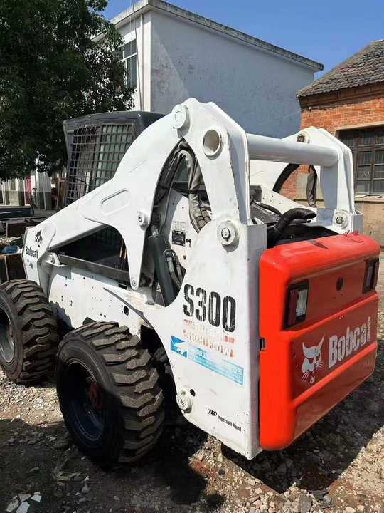Used Bob Cat Bob Cat S300 Used Skid Steer Wheel Loader Multifunctional Track Loaders Bobcat - Cargadora de ruedas: foto 4 Used Bob Cat Bob Cat S300 Used Skid Steer Wheel Loader Multifunctional Track Loaders Bobcat - Cargadora de ruedas: foto 4