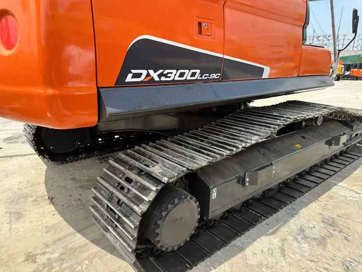 Used Digger DOOSAN DX300 Construction Machinery Construction Digger Used DOOSAN DX300 Cheap Excavator - Excavadora de cadenas: foto 4 Used Digger DOOSAN DX300 Construction Machinery Construction Digger Used DOOSAN DX300 Cheap Excavator - Excavadora de cadenas: foto 4
