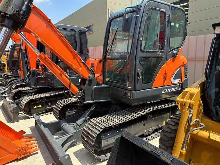 Used Digger DOOSAN DX55 Construction Machinery Construction Digger Used DOOSAN DX55 Cheap Excavator - Excavadora de cadenas: foto 3 Used Digger DOOSAN DX55 Construction Machinery Construction Digger Used DOOSAN DX55 Cheap Excavator - Excavadora de cadenas: foto 3