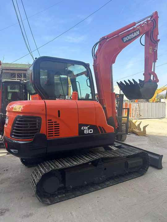 Used Digger DOOSAN DX60 Construction Machinery Construction Digger Used DOOSAN DX60 Cheap Excavator - Excavadora de cadenas: foto 4 Used Digger DOOSAN DX60 Construction Machinery Construction Digger Used DOOSAN DX60 Cheap Excavator - Excavadora de cadenas: foto 4