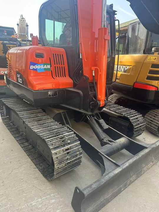 Used Digger DOOSAN DX60 Construction Machinery Construction Digger Used DOOSAN DX60 Cheap Excavator - Excavadora de cadenas: foto 5 Used Digger DOOSAN DX60 Construction Machinery Construction Digger Used DOOSAN DX60 Cheap Excavator - Excavadora de cadenas: foto 5