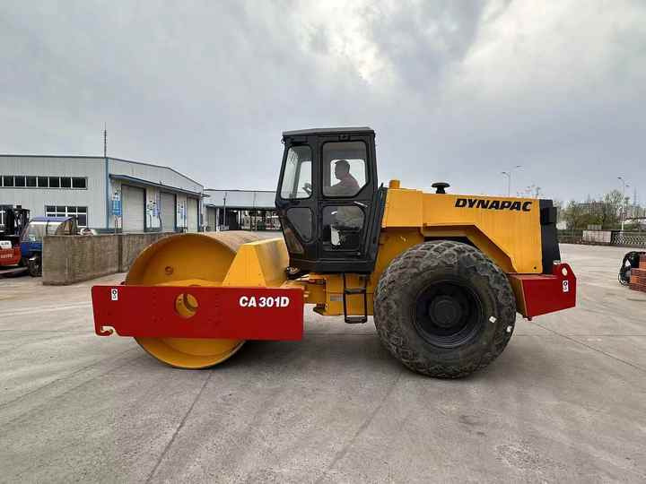 Used Dynapac CA301 Vibratory Roller with Less Working Time and Superior Performance Used Dynapac 251d/301D Roller for Sale - Apisonadora de asfalto: foto 2 Used Dynapac CA301 Vibratory Roller with Less Working Time and Superior Performance Used Dynapac 251d/301D Roller for Sale - Apisonadora de asfalto: foto 2