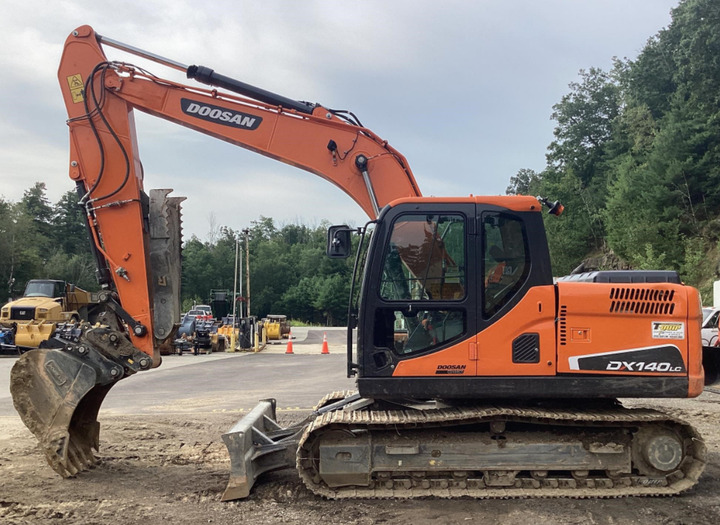 Used Excavator Doosan DX140 Excavators Mini Equipment Earth Moving Machinery Doosan Digger Excavator for Sale - Excavadora de cadenas: foto 3 Used Excavator Doosan DX140 Excavators Mini Equipment Earth Moving Machinery Doosan Digger Excavator for Sale - Excavadora de cadenas: foto 3