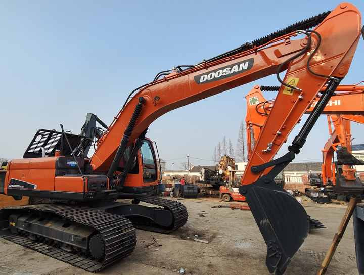Used Excavator Doosan DX225LC-9 Excavators Mini Equipment Earth Moving Machinery Doosan Digger Excavator for Sale - Excavadora de cadenas: foto 4 Used Excavator Doosan DX225LC-9 Excavators Mini Equipment Earth Moving Machinery Doosan Digger Excavator for Sale - Excavadora de cadenas: foto 4