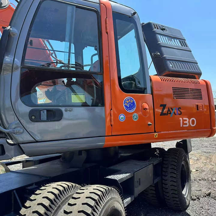 Used Wheel Excavator Hitachi ZX 130W Made in Japan 13ton Hitachi Zx130w Wheel Excavator Price Used Hitachi Zx130 Excavator SALE - Excavadora de ruedas: foto 1 Used Wheel Excavator Hitachi ZX 130W Made in Japan 13ton Hitachi Zx130w Wheel Excavator Price Used Hitachi Zx130 Excavator SALE - Excavadora de ruedas: foto 1