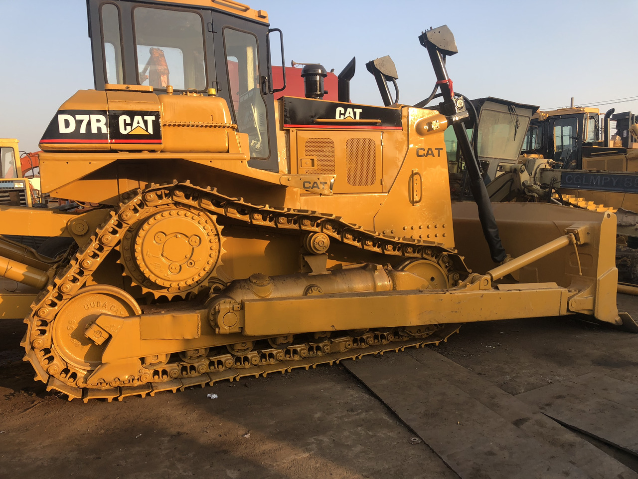Used bulldozer CAT D7R high quality hotsale - Bulldozer: foto 4 Used bulldozer CAT D7R high quality hotsale - Bulldozer: foto 4