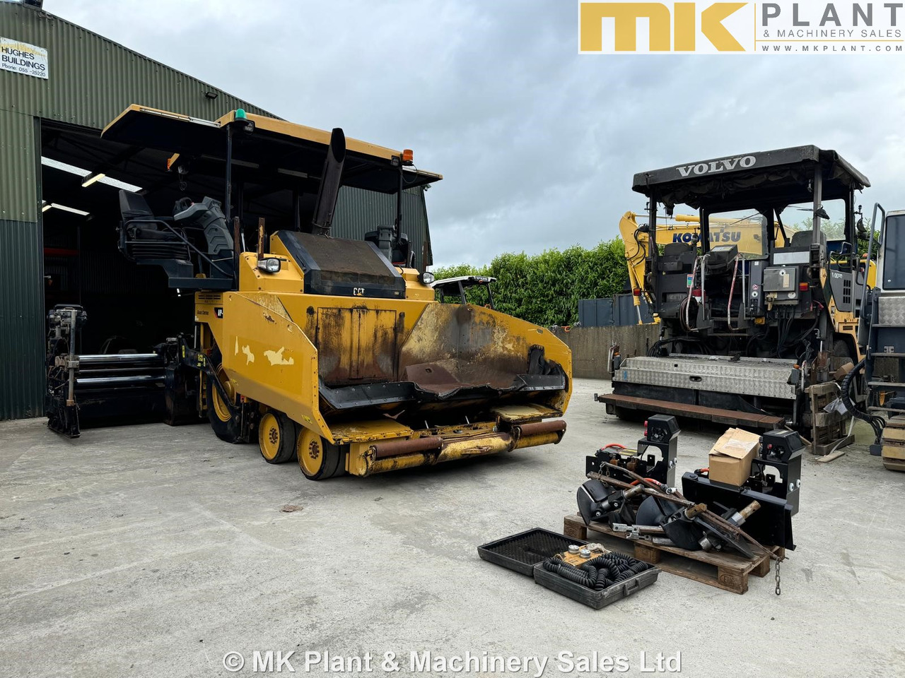 CATERPILLAR AP500F - Pavimentadora de asfalto: foto 1 CATERPILLAR AP500F - Pavimentadora de asfalto: foto 1
