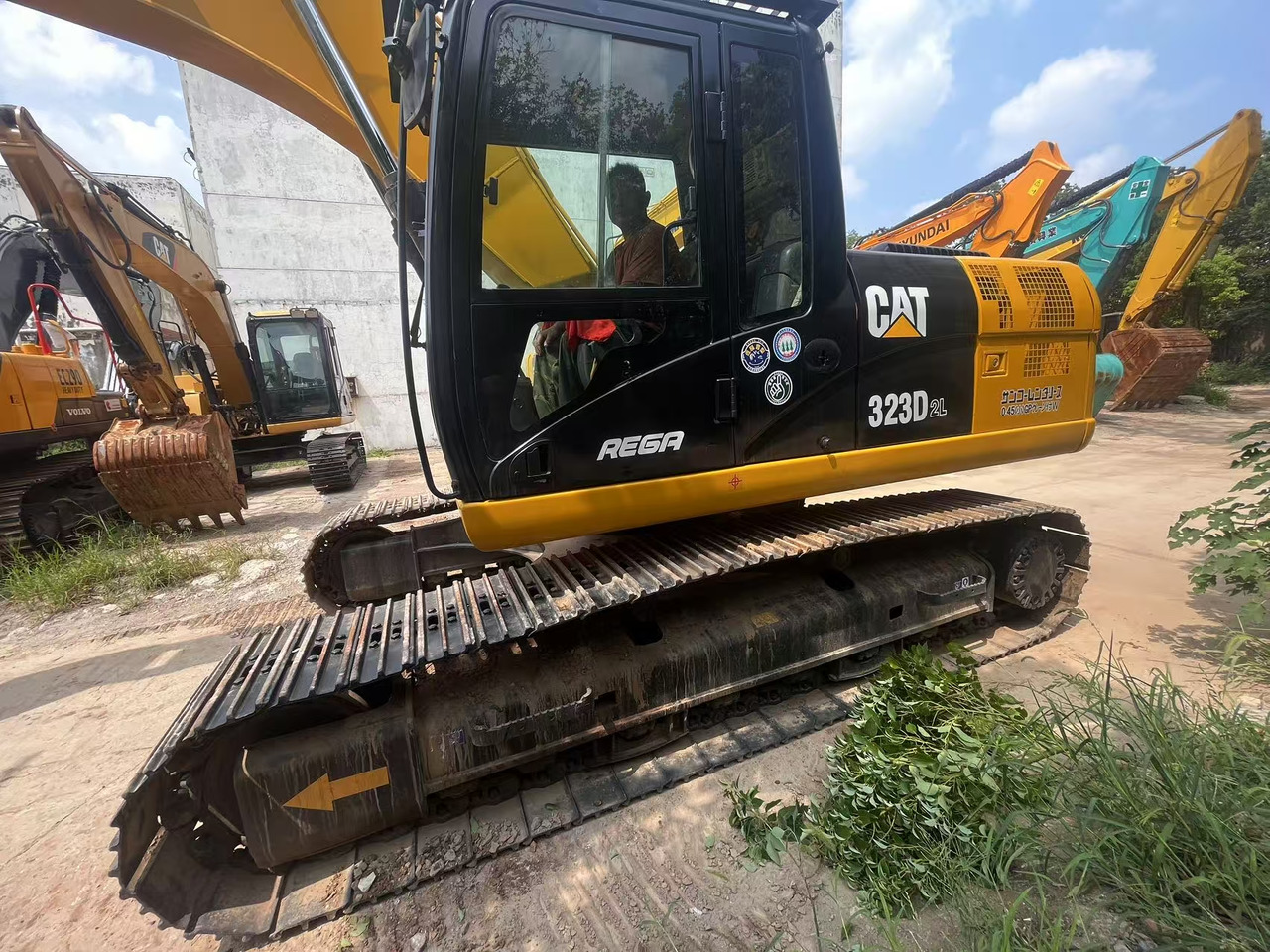 CATERPILLAR 323D2L - Excavadora de cadenas: foto 3 CATERPILLAR 323D2L - Excavadora de cadenas: foto 3