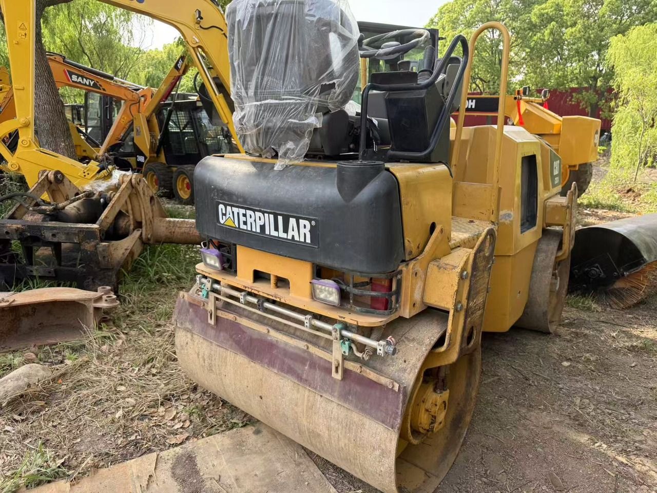 CATERPILLAR CB24B - Apisonadora de asfalto: foto 4 CATERPILLAR CB24B - Apisonadora de asfalto: foto 4
