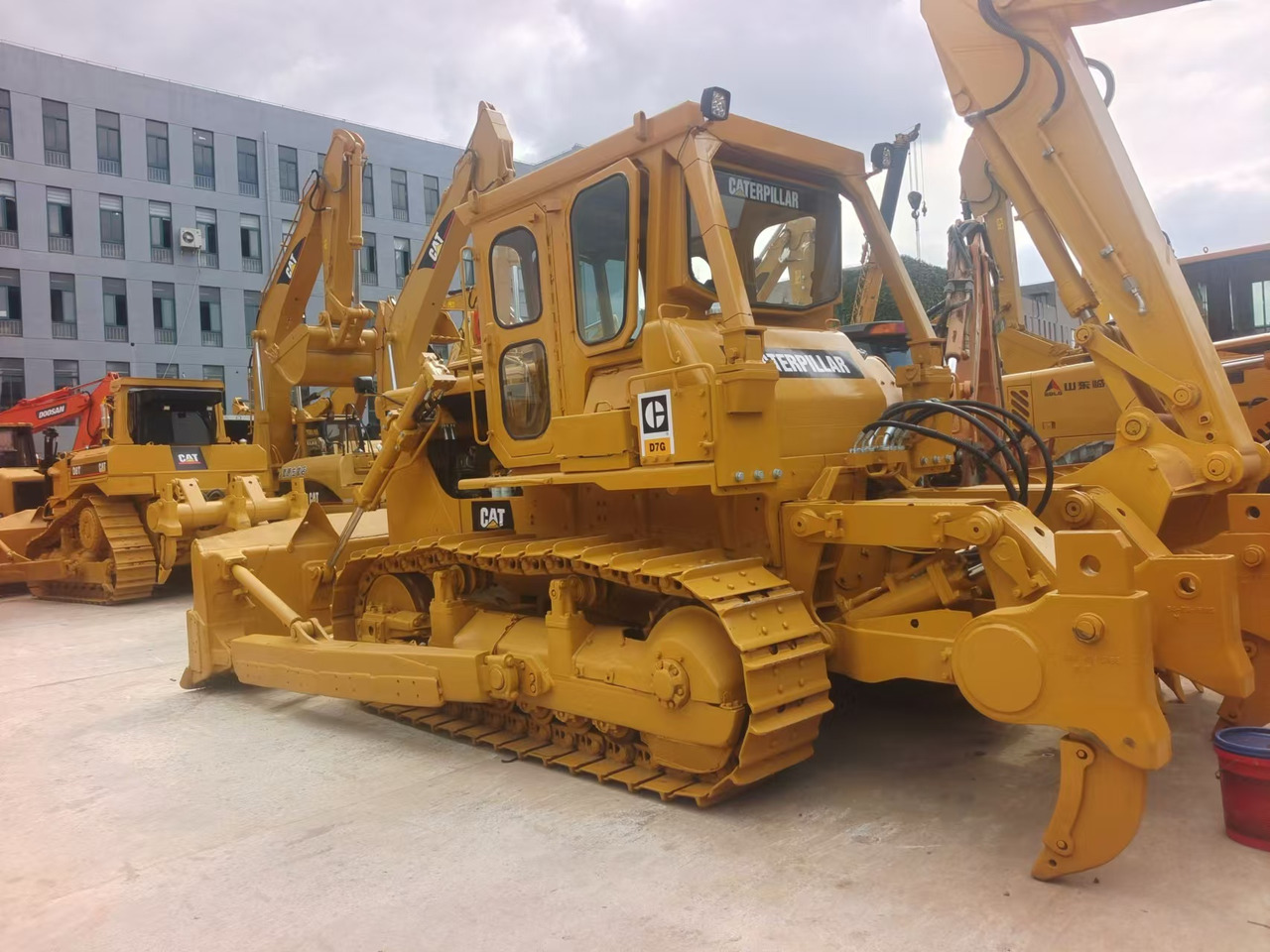 CATERPILLAR D7G - Bulldozer: foto 1 CATERPILLAR D7G - Bulldozer: foto 1