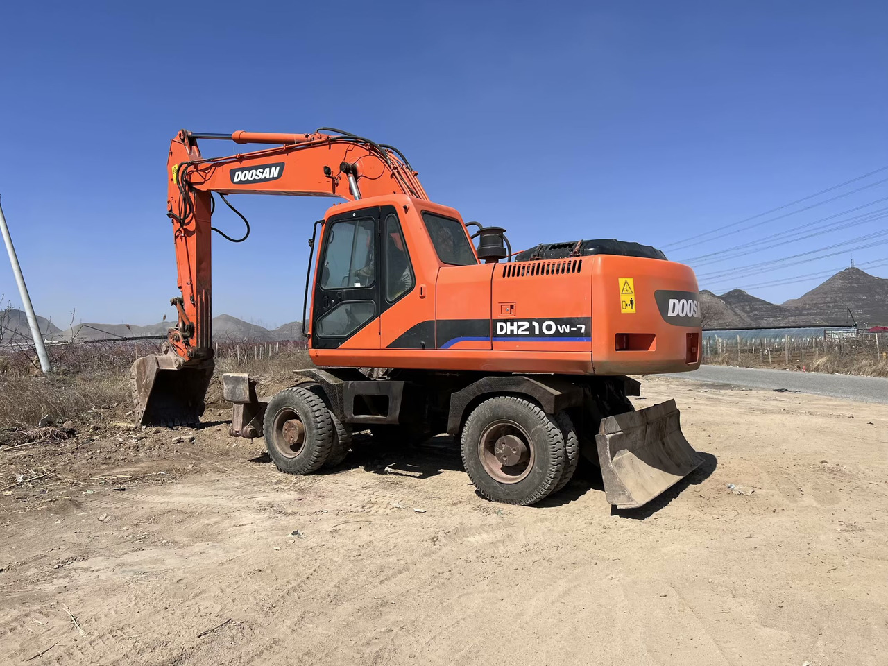 DOOSAN DH210W-7 - Excavadora de ruedas: foto 1 DOOSAN DH210W-7 - Excavadora de ruedas: foto 1