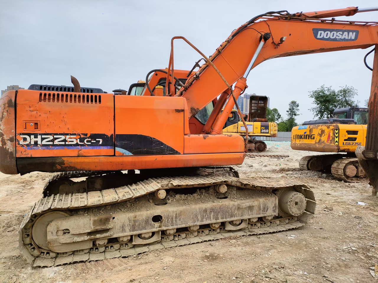 DOOSAN DH225LC-7 - Excavadora de cadenas: foto 2 DOOSAN DH225LC-7 - Excavadora de cadenas: foto 2