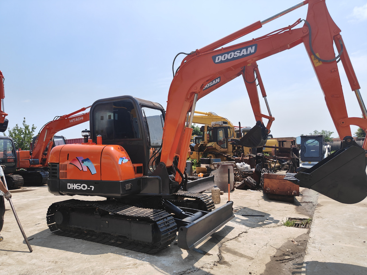 DOOSAN DH60-7 - Excavadora de cadenas: foto 1 DOOSAN DH60-7 - Excavadora de cadenas: foto 1