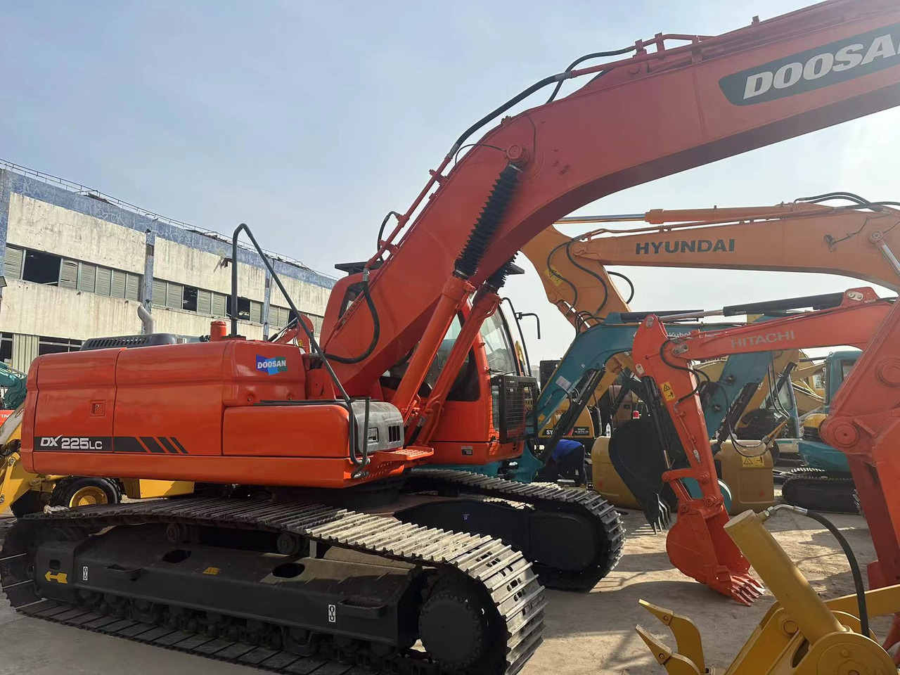 DOOSAN DX225LC - Excavadora de cadenas: foto 4 DOOSAN DX225LC - Excavadora de cadenas: foto 4