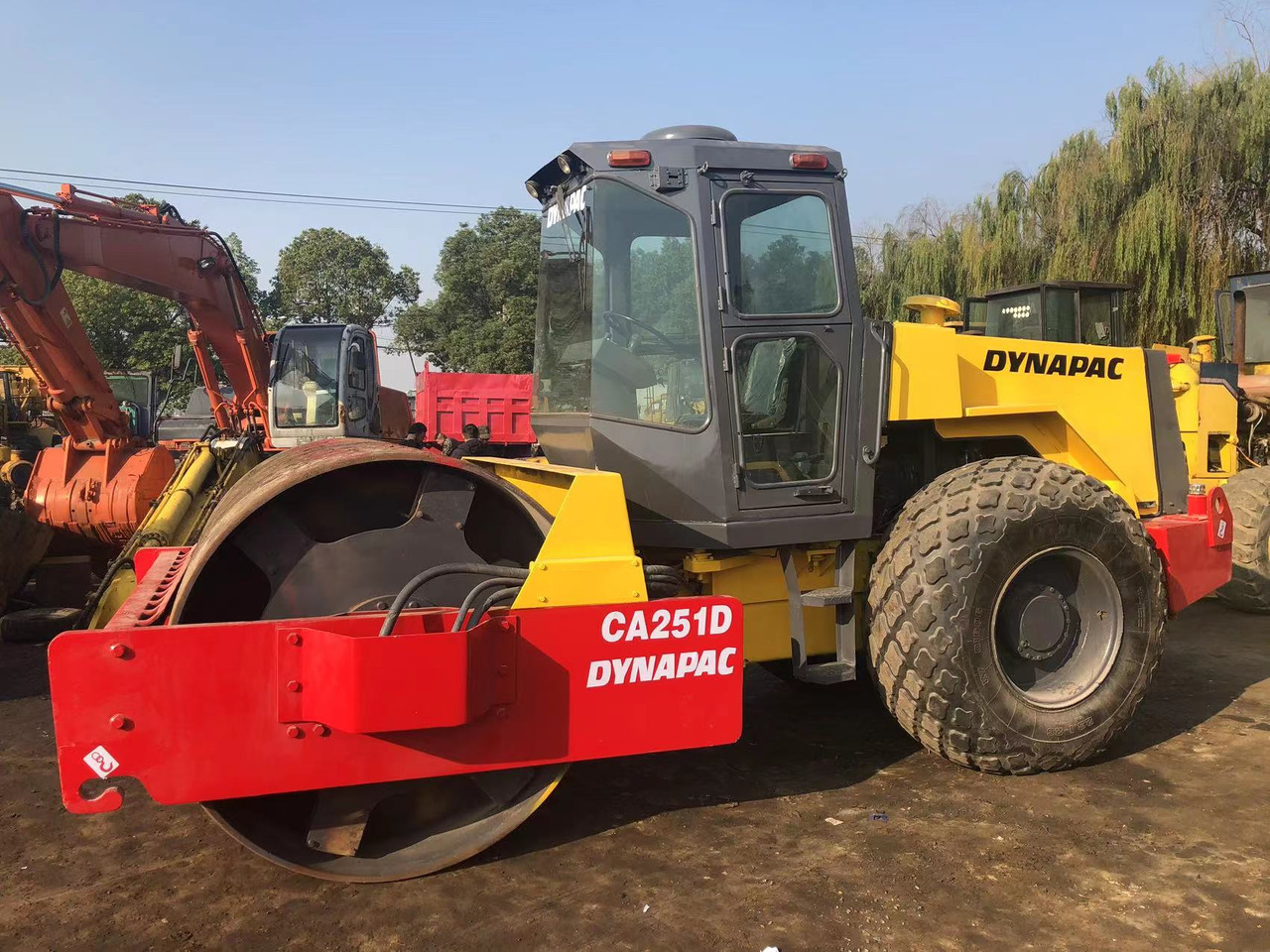 DYNAPAC CA251D - Apisonadora de asfalto: foto 2 DYNAPAC CA251D - Apisonadora de asfalto: foto 2