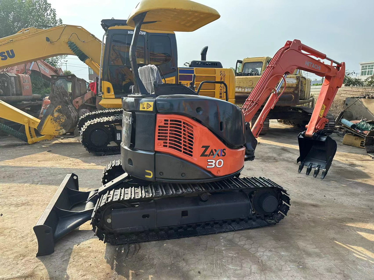 HITACHI ZX30 - Excavadora de cadenas: foto 1 HITACHI ZX30 - Excavadora de cadenas: foto 1