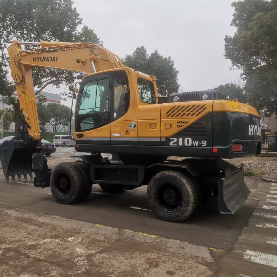 HYUNDAI R210W-9 - Excavadora de ruedas: foto 1 HYUNDAI R210W-9 - Excavadora de ruedas: foto 1