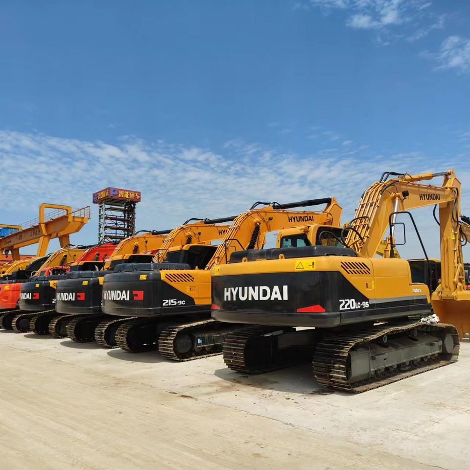 HYUNDAI R215-9T - Excavadora de cadenas: foto 2 HYUNDAI R215-9T - Excavadora de cadenas: foto 2