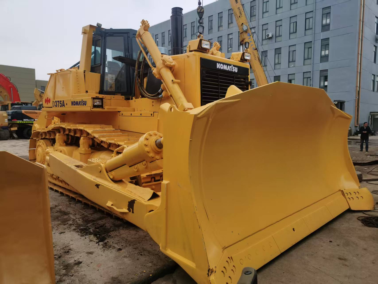 KOMATSU D375 - Bulldozer: foto 1 KOMATSU D375 - Bulldozer: foto 1