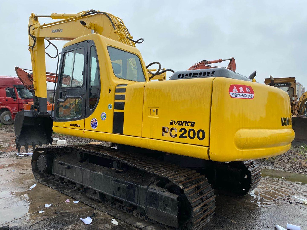 KOMATSU PC200-6 - Excavadora de cadenas: foto 1 KOMATSU PC200-6 - Excavadora de cadenas: foto 1
