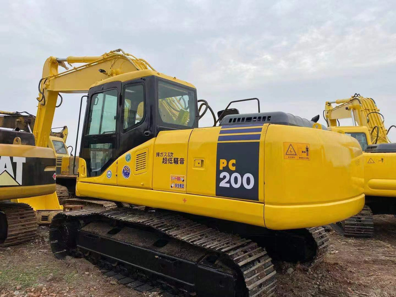 KOMATSU PC200-7 - Excavadora de cadenas: foto 2 KOMATSU PC200-7 - Excavadora de cadenas: foto 2