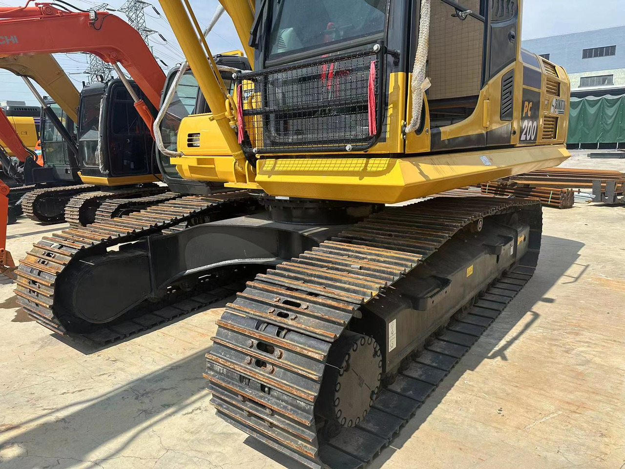 KOMATSU PC200-8N1 - Excavadora de cadenas: foto 3 KOMATSU PC200-8N1 - Excavadora de cadenas: foto 3