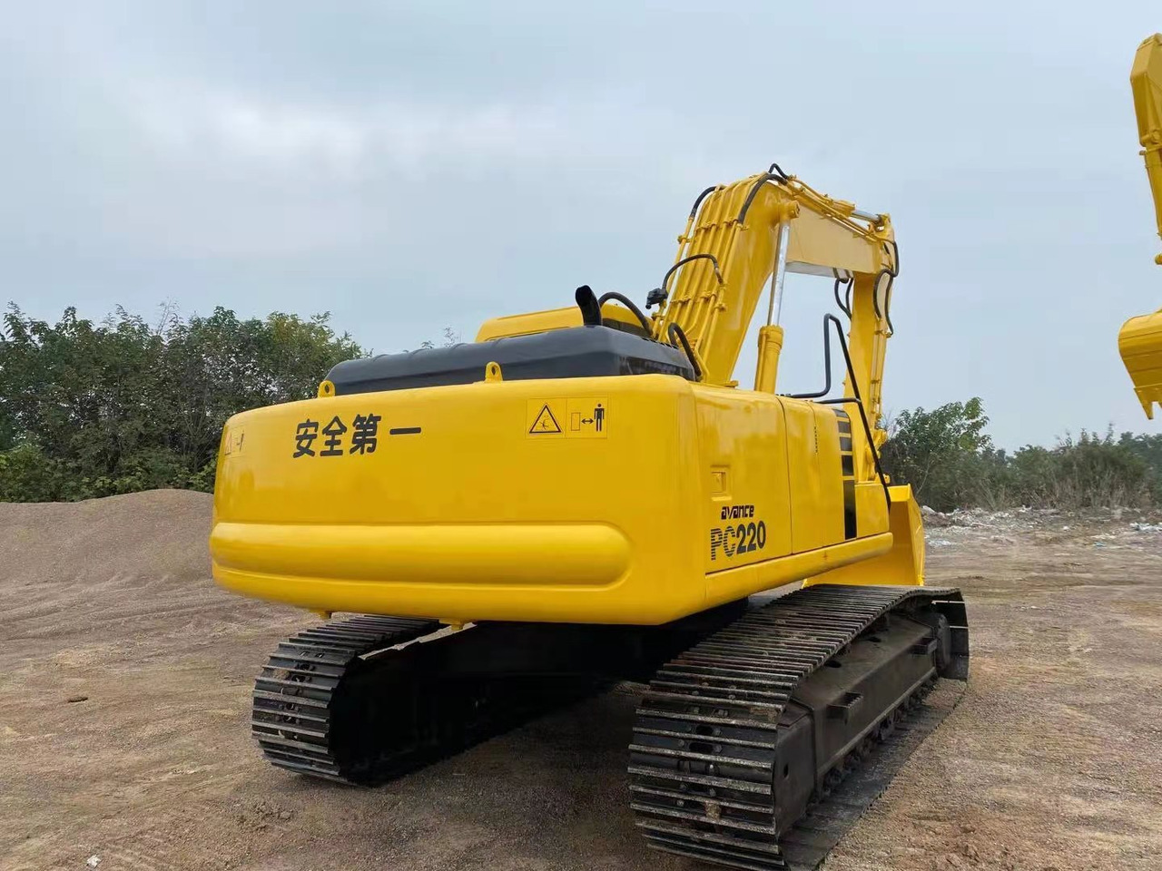 KOMATSU PC220-6 - Excavadora de cadenas: foto 3 KOMATSU PC220-6 - Excavadora de cadenas: foto 3