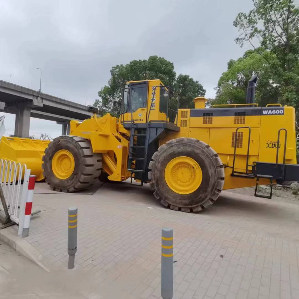 KOMATSU WA600-3 - Cargadora de ruedas: foto 1 KOMATSU WA600-3 - Cargadora de ruedas: foto 1