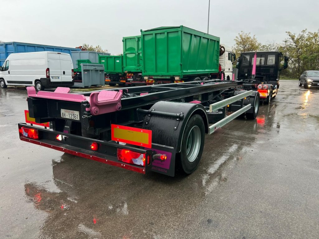 ATLAS RIMORCHIO ATLAS SCARRABILE - Remolque multilift/ Portacontenedores de cadenas: foto 2 ATLAS RIMORCHIO ATLAS SCARRABILE - Remolque multilift/ Portacontenedores de cadenas: foto 2