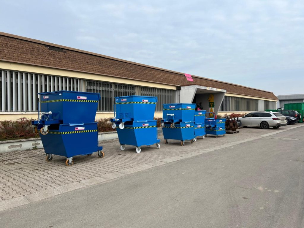 CONTAINER A BENNA RIBALTABILE - Contenedor basculante: foto 3 CONTAINER A BENNA RIBALTABILE - Contenedor basculante: foto 3