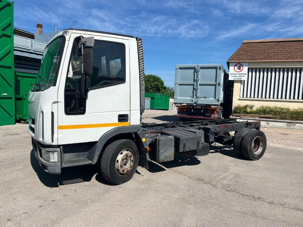 IVECO 80E15 A TELAIO - Camión chasis: foto 5 IVECO 80E15 A TELAIO - Camión chasis: foto 5