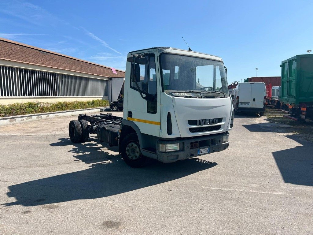 IVECO 80E15 A TELAIO - Camión chasis: foto 2 IVECO 80E15 A TELAIO - Camión chasis: foto 2